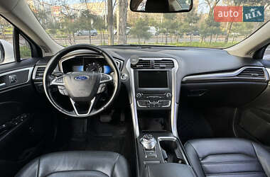 Седан Ford Fusion 2016 в 
