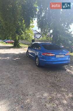 Седан Ford Fusion 2019 в 
