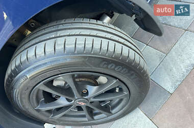 Хэтчбек Ford Fusion 2011 в 