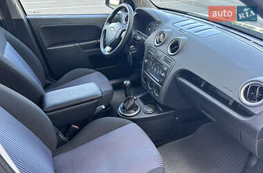 Хэтчбек Ford Fusion 2011 в 