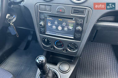 Хэтчбек Ford Fusion 2011 в 