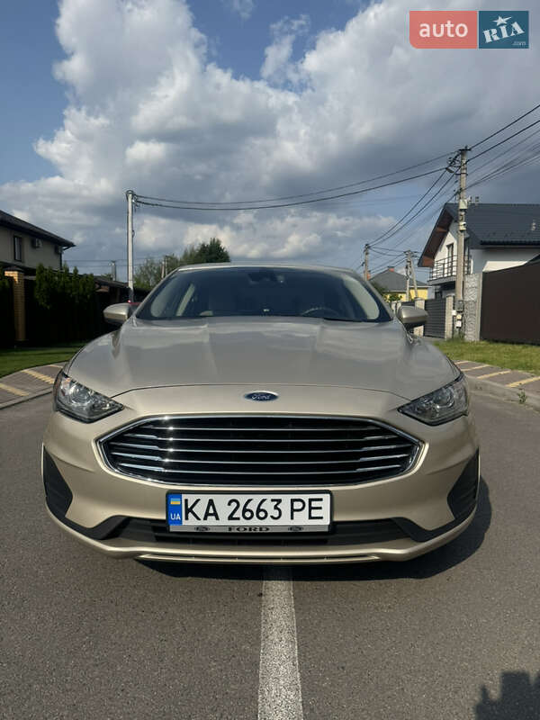 Седан Ford Fusion 2019 в 