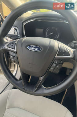 Седан Ford Fusion 2019 в 