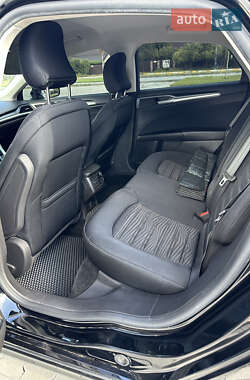 Седан Ford Fusion 2015 в 