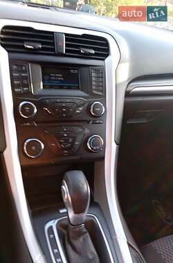 Седан Ford Fusion 2014 в 