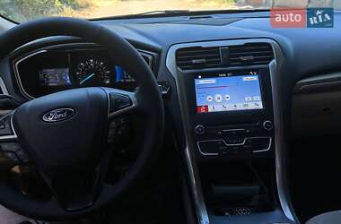 Седан Ford Fusion 2017 в 