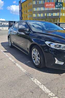 Седан Ford Fusion 2016 в 