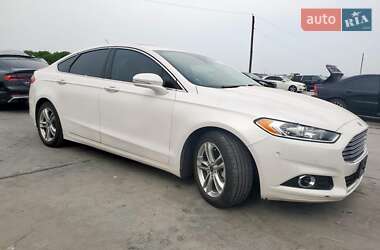 Седан Ford Fusion 2016 в 
