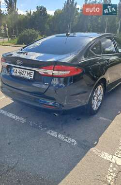 Седан Ford Fusion 2016 в 