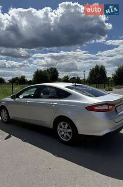 Седан Ford Fusion 2015 в 