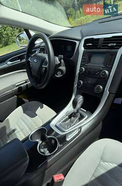 Седан Ford Fusion 2015 в 