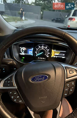 Седан Ford Fusion 2017 в 