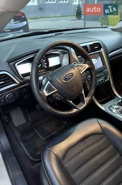 Седан Ford Fusion 2017 в 