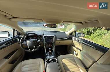 Седан Ford Fusion 2015 в 