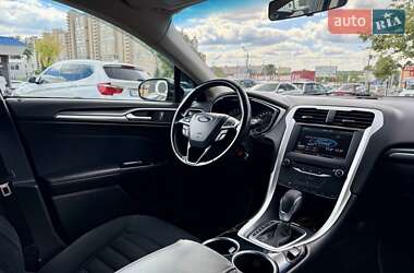 Седан Ford Fusion 2013 в 