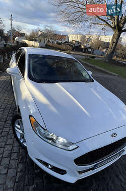 Седан Ford Fusion 2016 в 