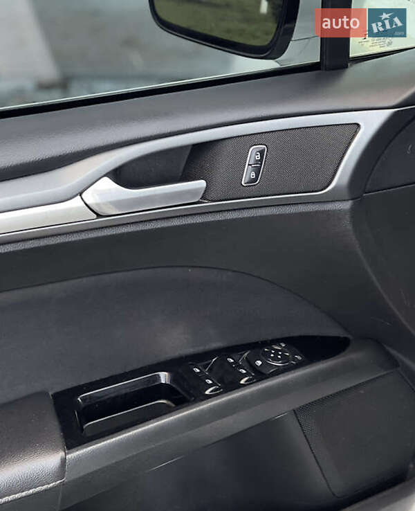 Седан Ford Fusion 2016 в Черновцах