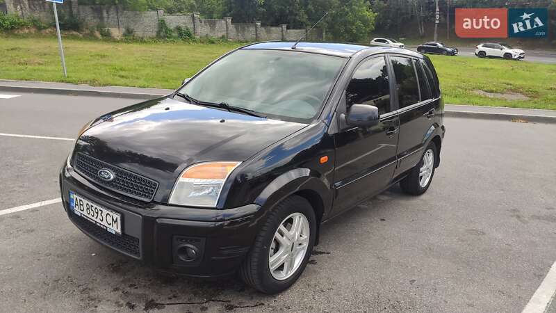Хэтчбек Ford Fusion 2011 в 