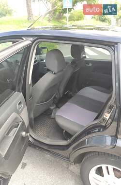 Хэтчбек Ford Fusion 2011 в 