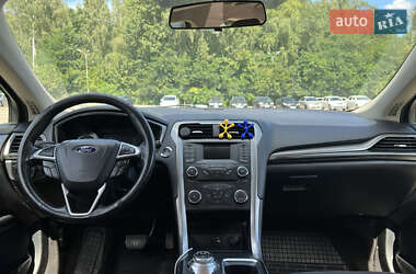 Седан Ford Fusion 2016 в 