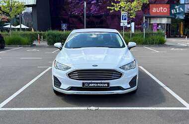 Седан Ford Fusion 2018 в 