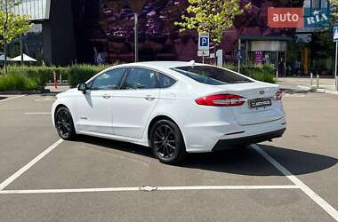 Седан Ford Fusion 2018 в 
