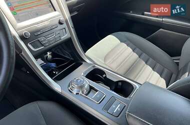 Седан Ford Fusion 2018 в 