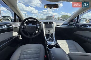 Седан Ford Fusion 2015 в 