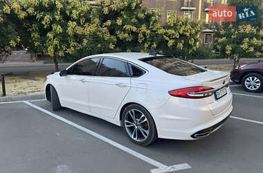 Седан Ford Fusion 2016 в 