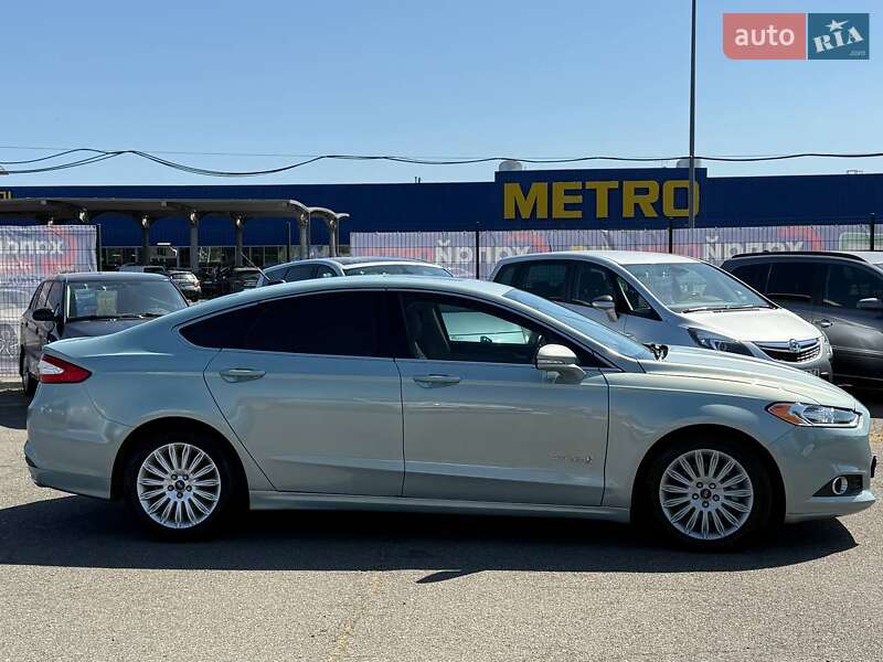 Седан Ford Fusion 2013 в Одесі