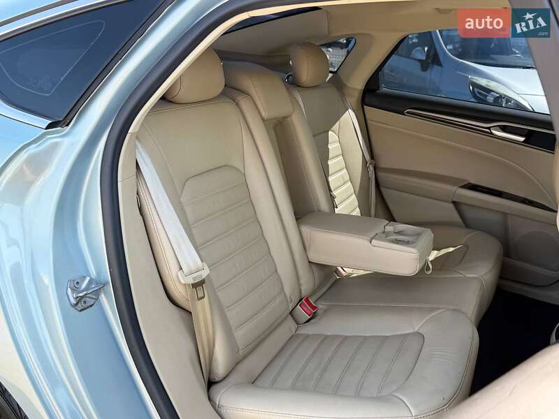 Седан Ford Fusion 2013 в Одесі