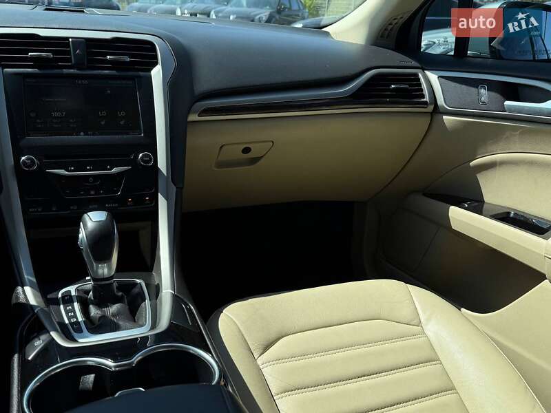 Седан Ford Fusion 2013 в Одесі