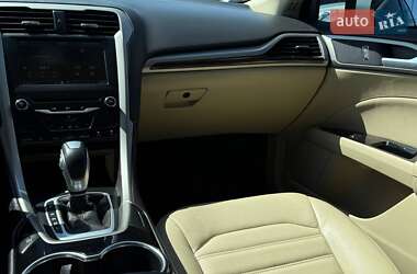 Седан Ford Fusion 2013 в 