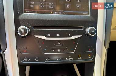 Седан Ford Fusion 2013 в 