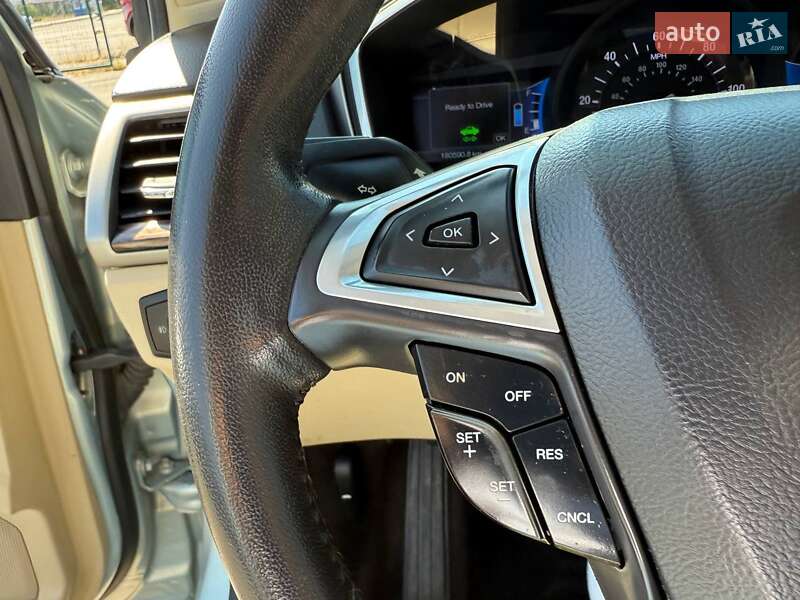 Седан Ford Fusion 2013 в Одесі