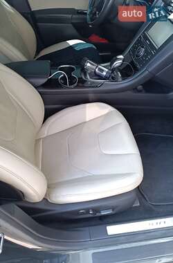 Седан Ford Fusion 2014 в 