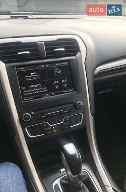 Седан Ford Fusion 2015 в 