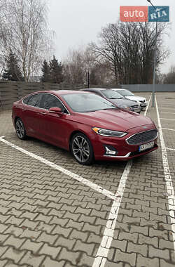 Седан Ford Fusion 2019 в 