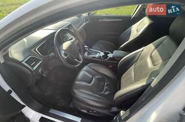 Седан Ford Fusion 2016 в 