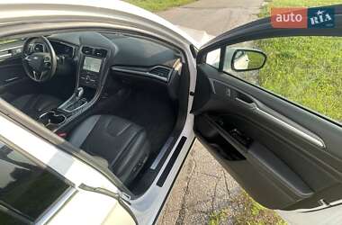 Седан Ford Fusion 2016 в 
