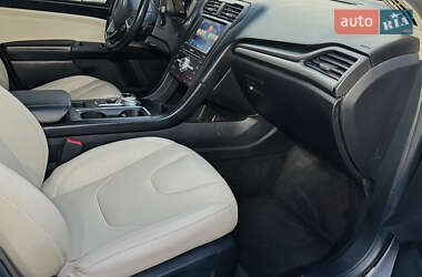 Седан Ford Fusion 2017 в 