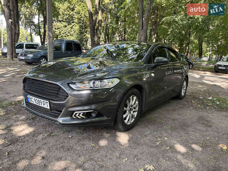 Седан Ford Fusion 2016 в 