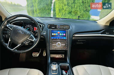 Седан Ford Fusion 2017 в 