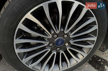 Седан Ford Fusion 2017 в 