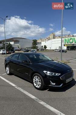 Седан Ford Fusion 2019 в 