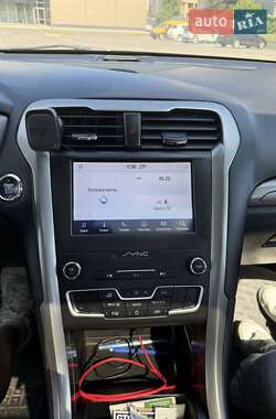 Седан Ford Fusion 2019 в 