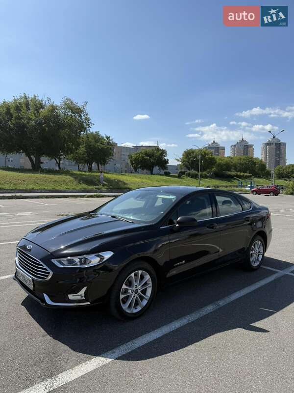 Седан Ford Fusion 2019 в 