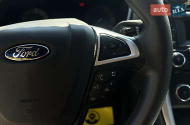 Седан Ford Fusion 2014 в 