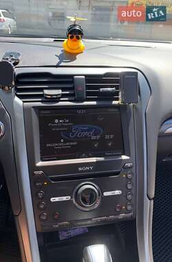 Седан Ford Fusion 2015 в 