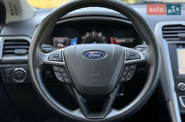 Седан Ford Fusion 2018 в 
